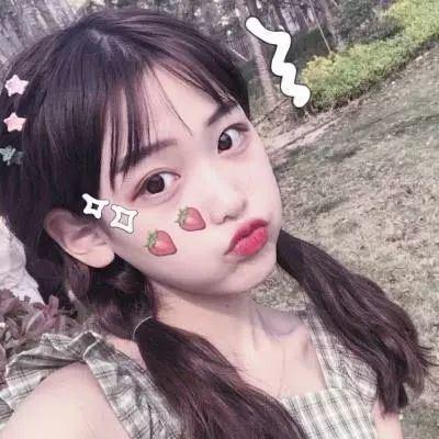 娱乐吃瓜酱女生抽烟